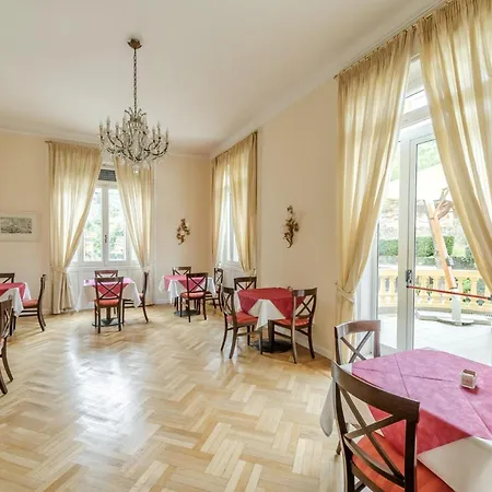 Hotel Hotiday Collection -