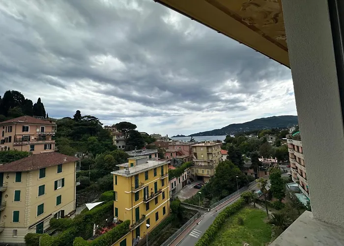 Отель Hotiday Collection -