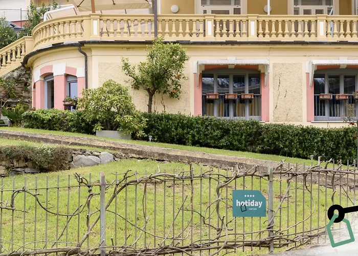 Ξενοδοχείο Hotiday Collection -